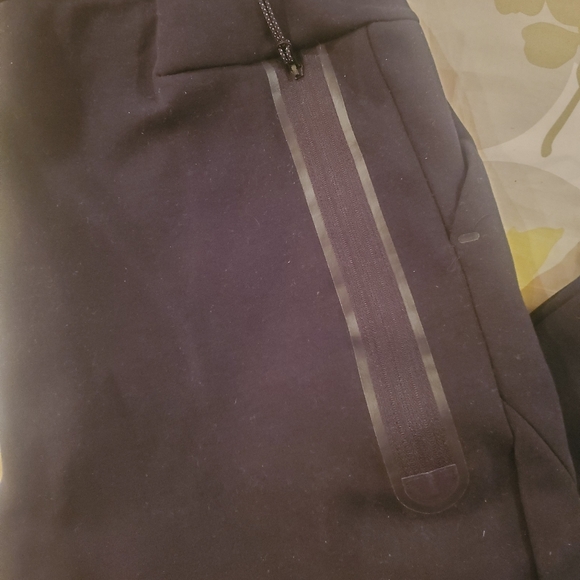 Nike Tech Fleece Joggers - Picture 3 of 10